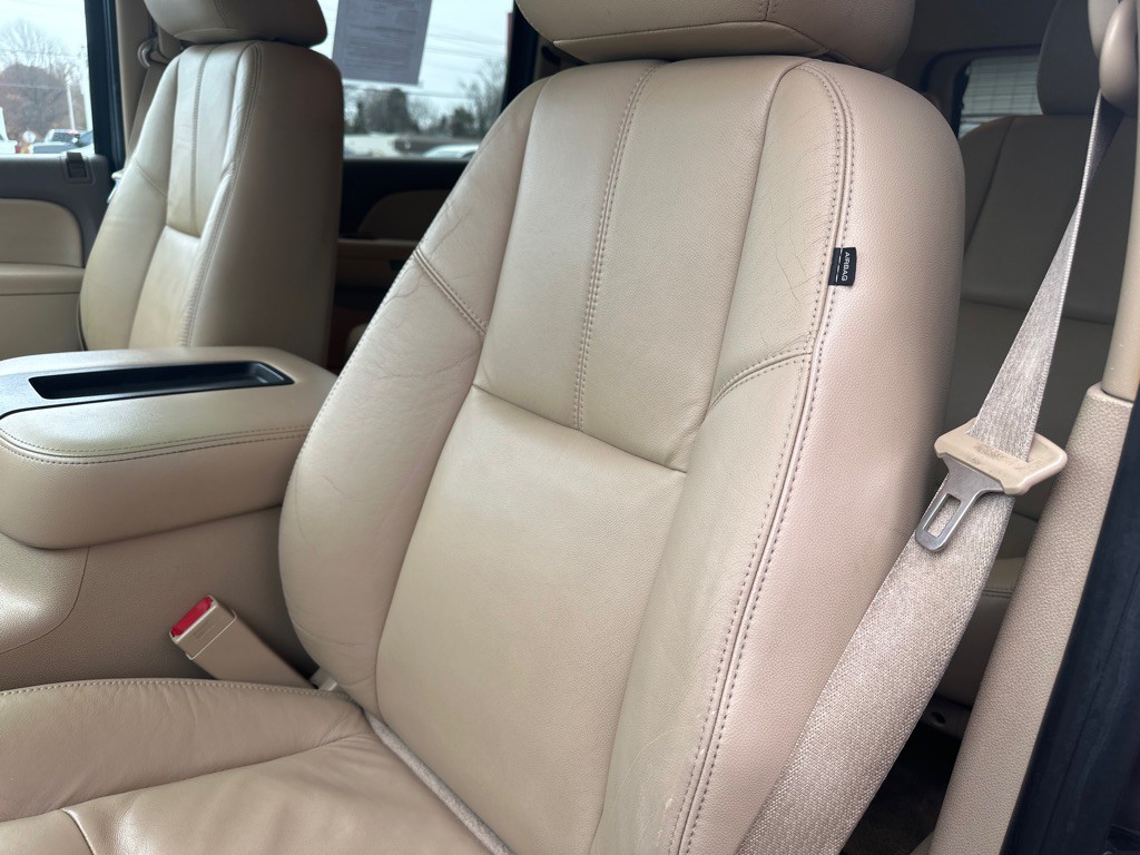 2011 Chevrolet Suburban Image 23