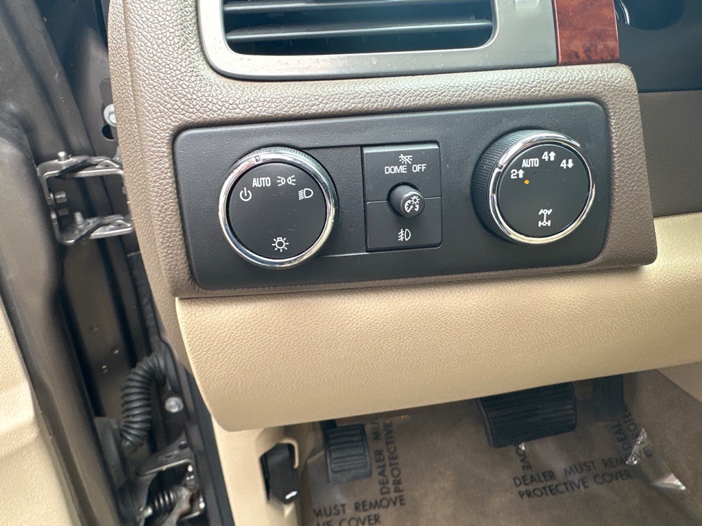 2011 Chevrolet Suburban Image 25