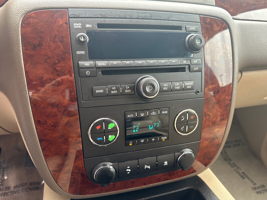 2011 Chevrolet Suburban Image 26