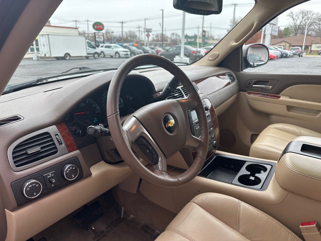 2011 Chevrolet Suburban Image 28