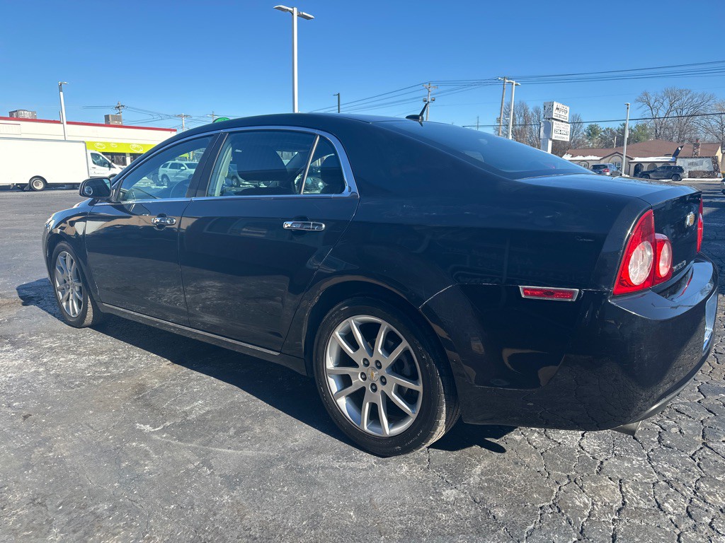 2011 Chevrolet Malibu Image 3