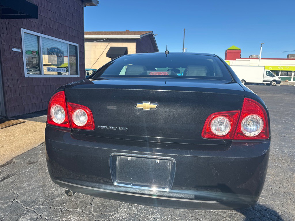 2011 Chevrolet Malibu Image 4