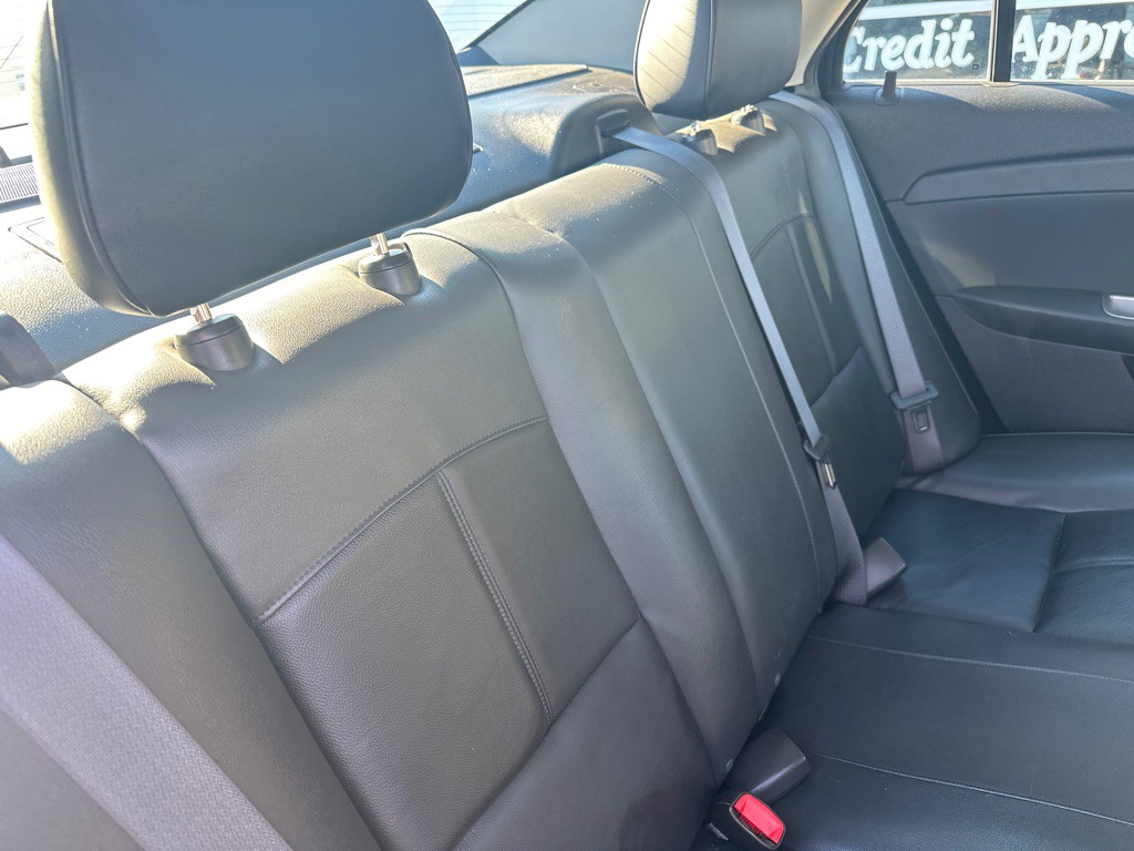 2011 Chevrolet Malibu Image 17