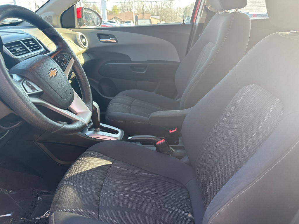 2017 Chevrolet Sonic Image 2