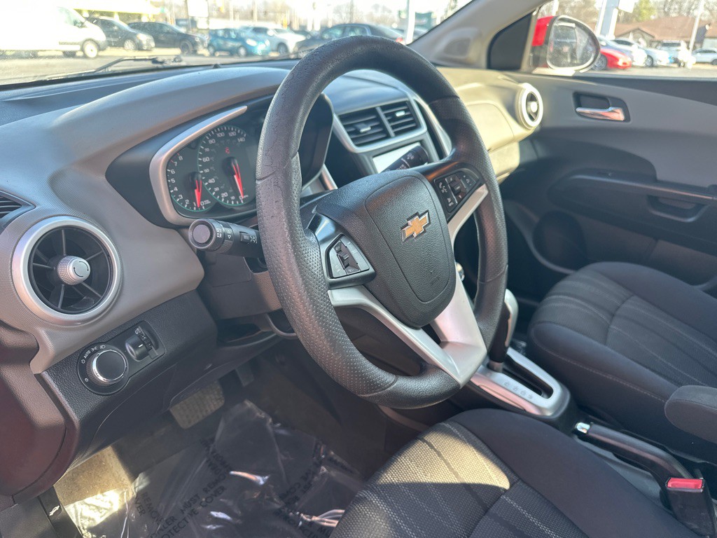 2017 Chevrolet Sonic Image 15