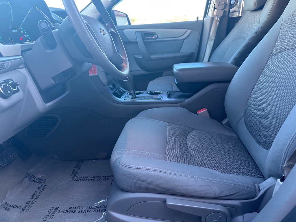 2017 Chevrolet Traverse Image 2