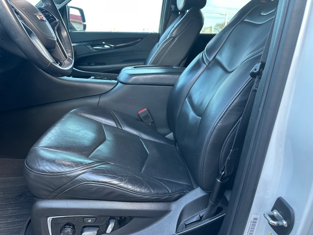 2019 Cadillac Escalade Image 2