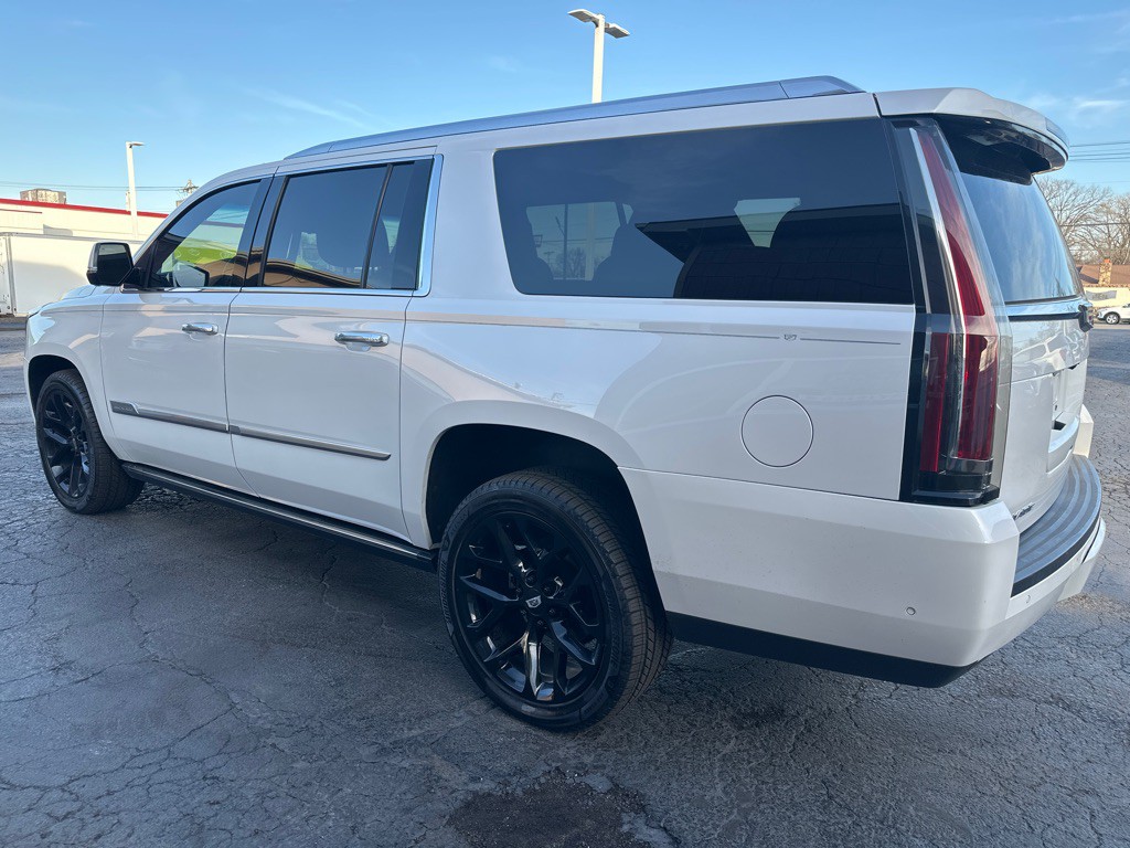2019 Cadillac Escalade Image 3
