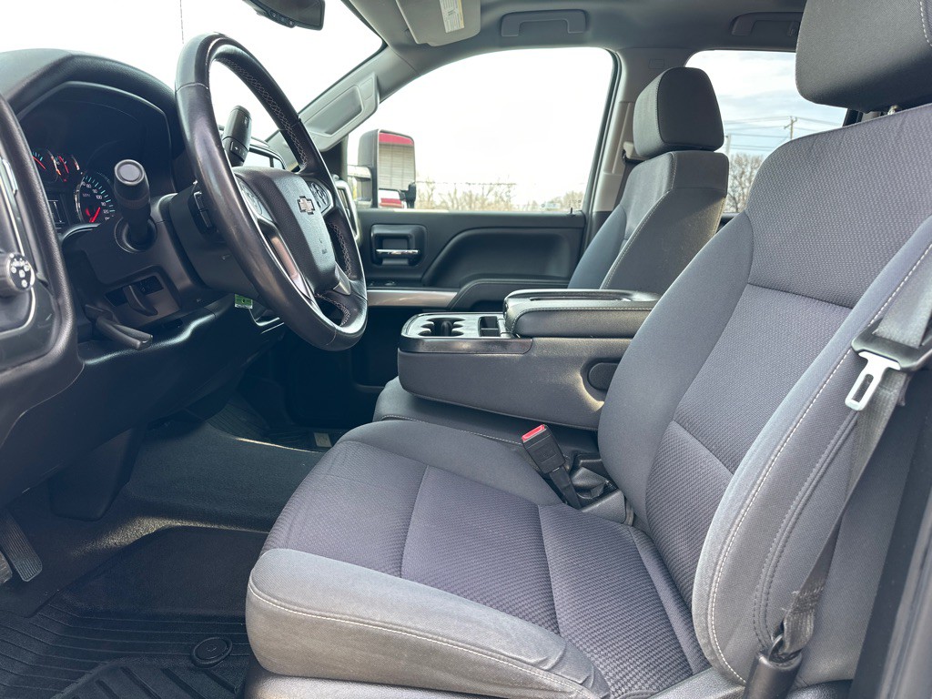 2019 Chevrolet Silverado 1500 Image 2