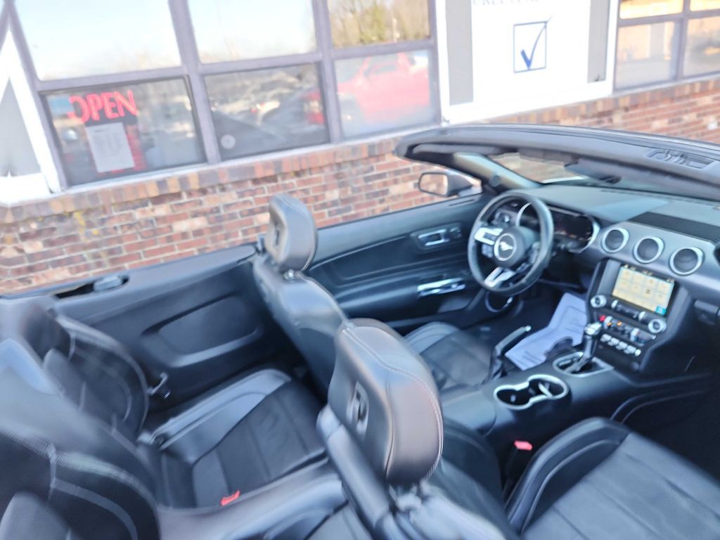 2019 Ford Mustang Image 9