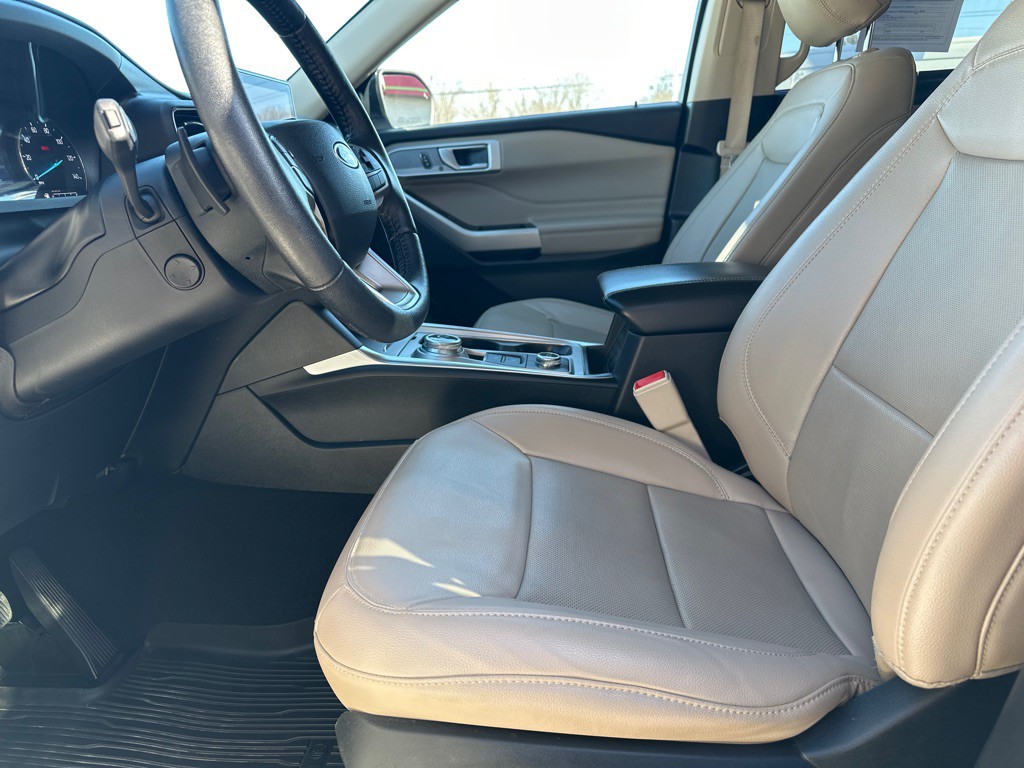 2021 Ford Explorer Image 2