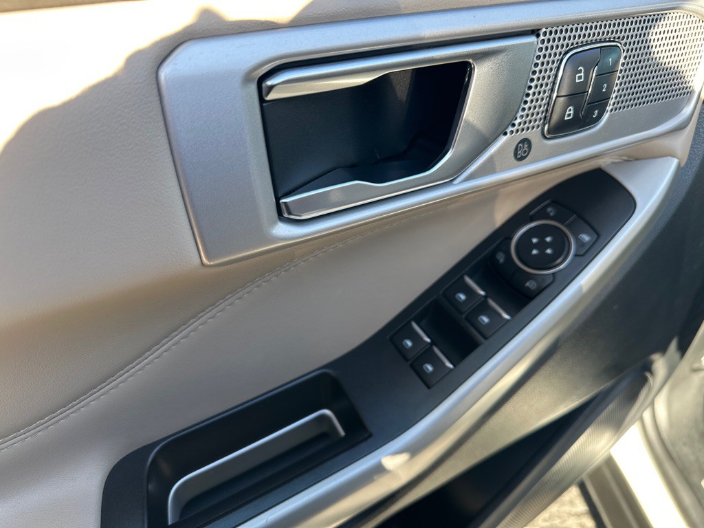 2021 Ford Explorer Image 21