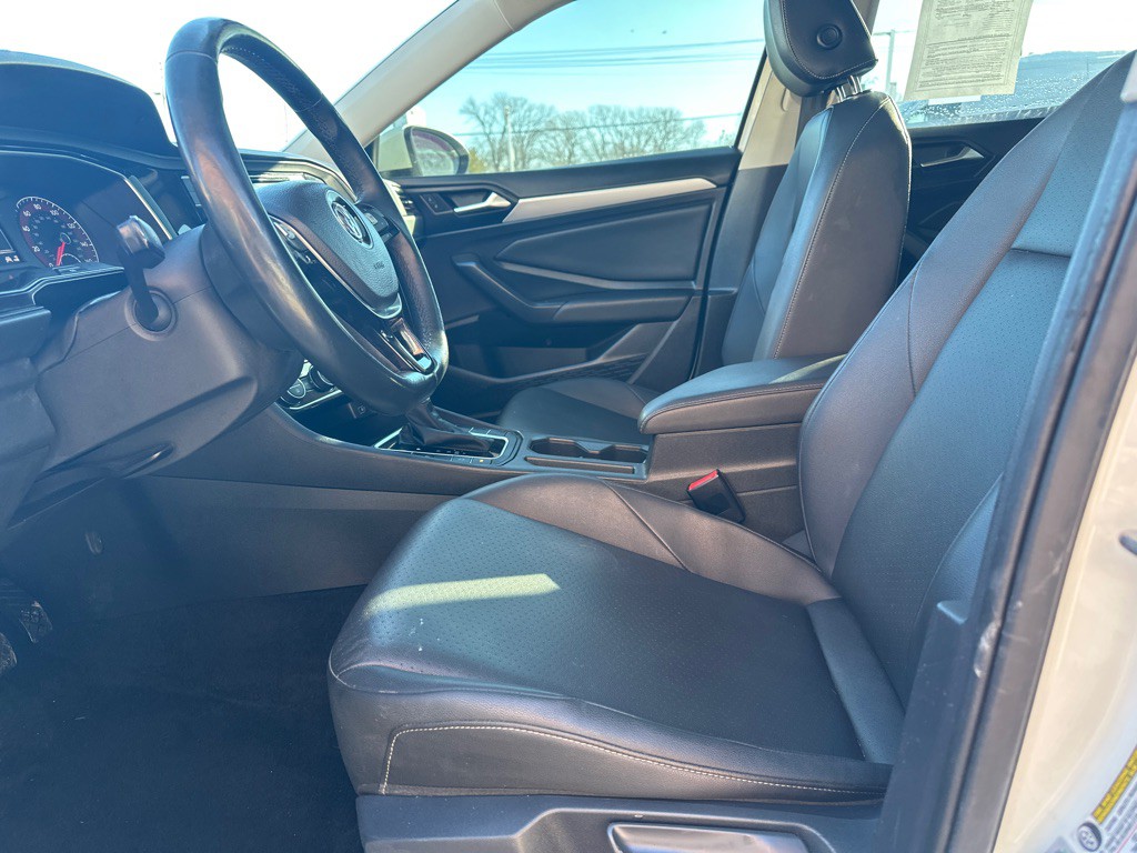 2019 Volkswagen Jetta Image 2