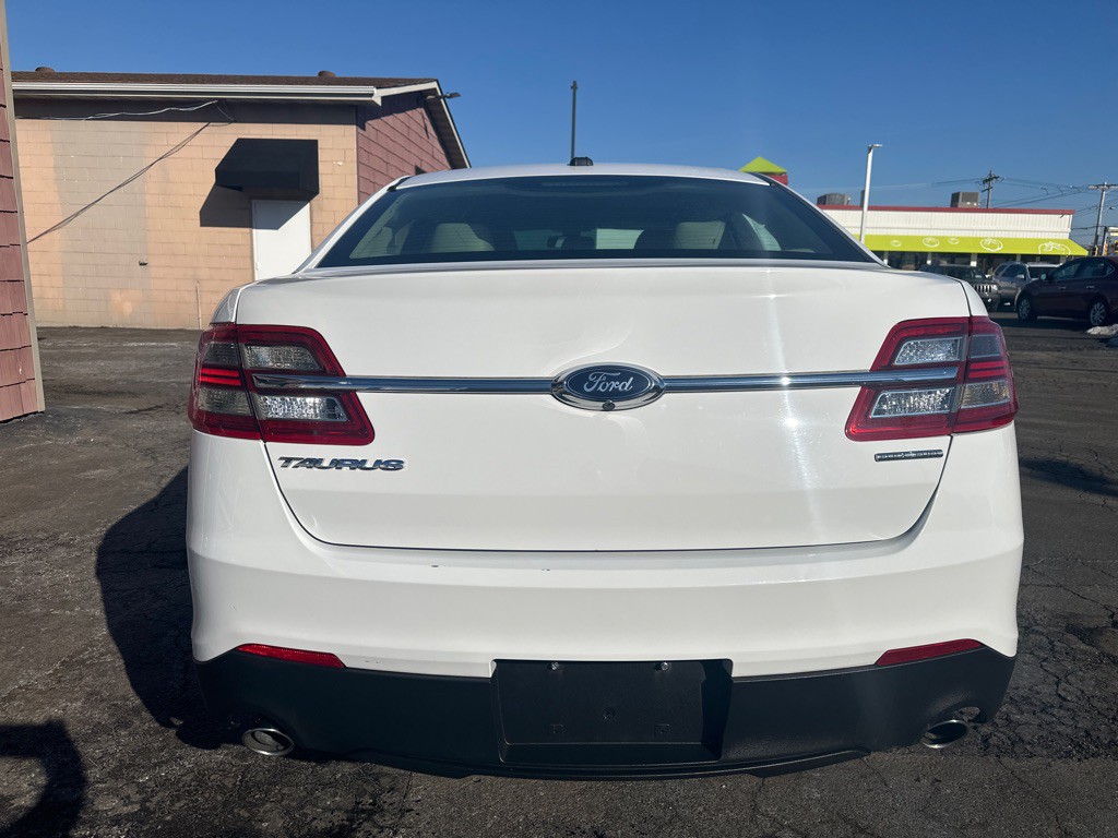 2019 Ford Taurus Image 4