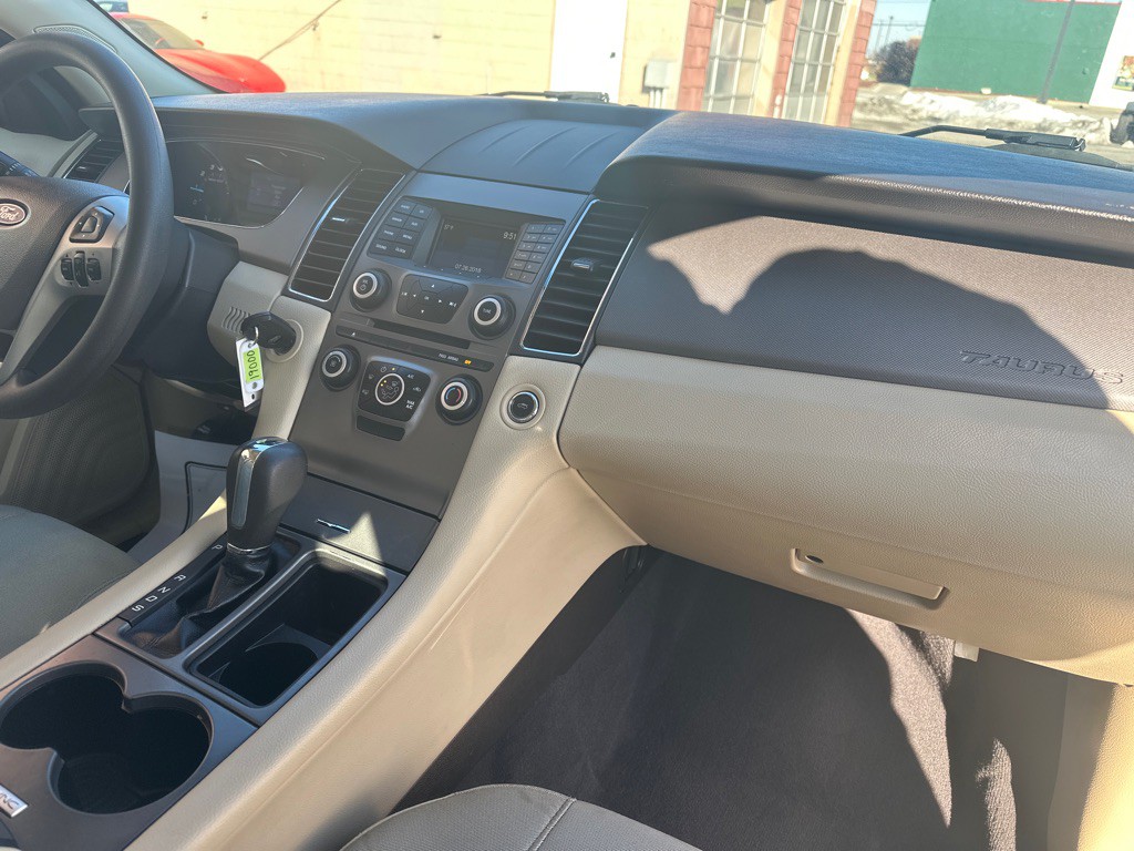 2019 Ford Taurus Image 8