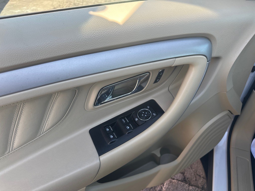 2019 Ford Taurus Image 16