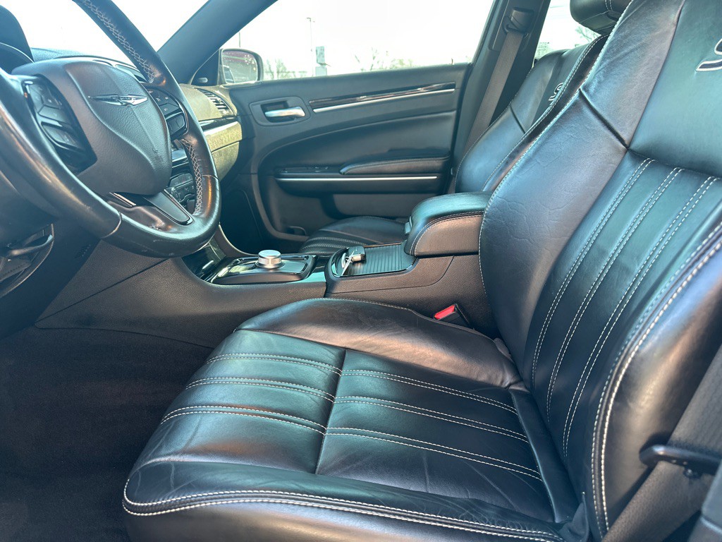 2021 Chrysler 300 Image 2