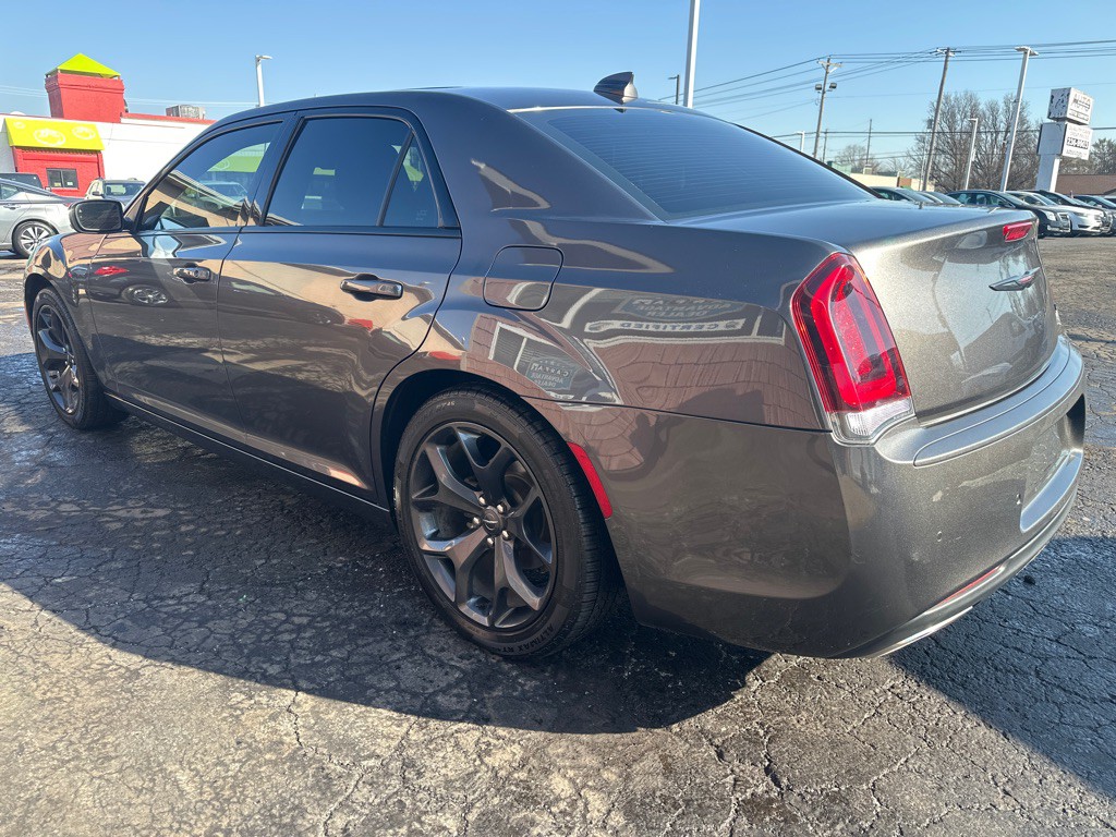2021 Chrysler 300 Image 3