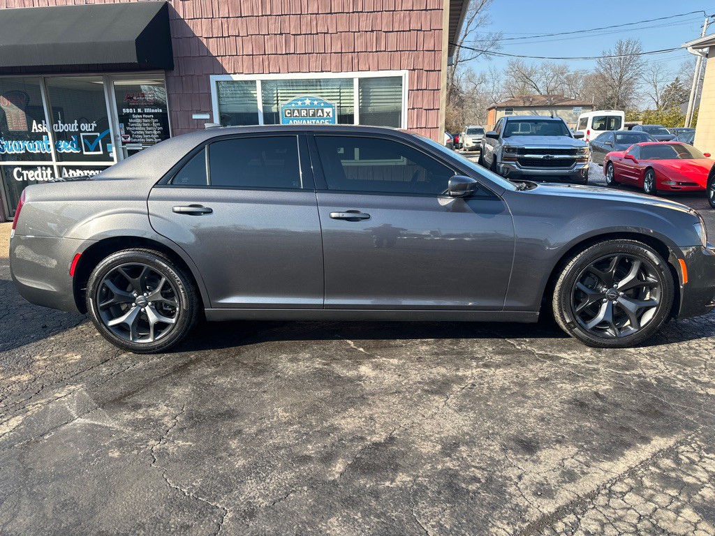 2021 Chrysler 300 Image 5