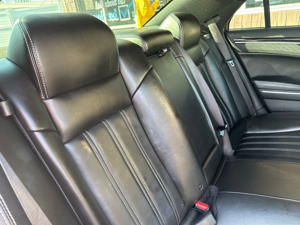 2021 Chrysler 300 Image 15