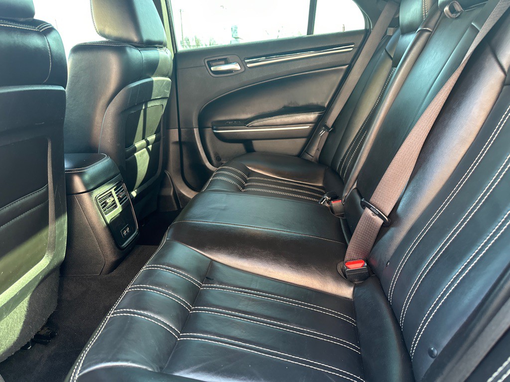 2021 Chrysler 300 Image 17