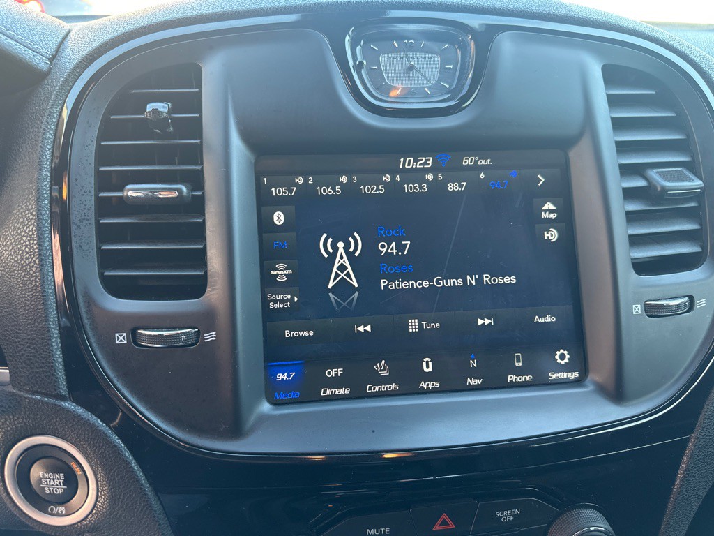 2021 Chrysler 300 Image 23