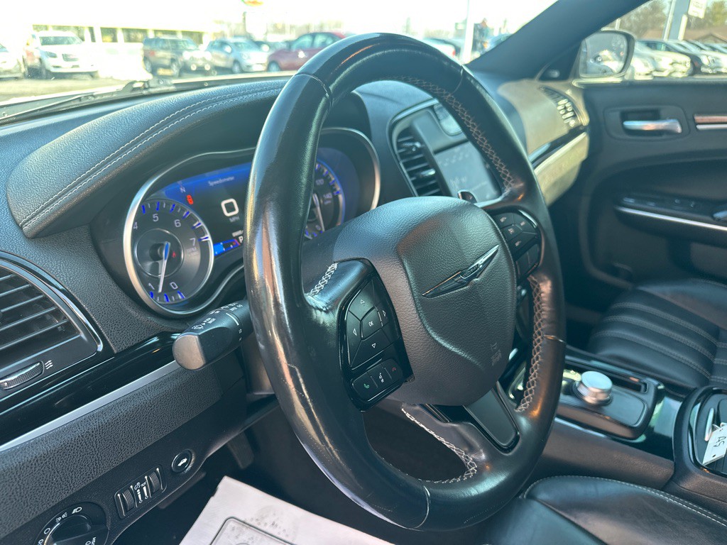 2021 Chrysler 300 Image 25