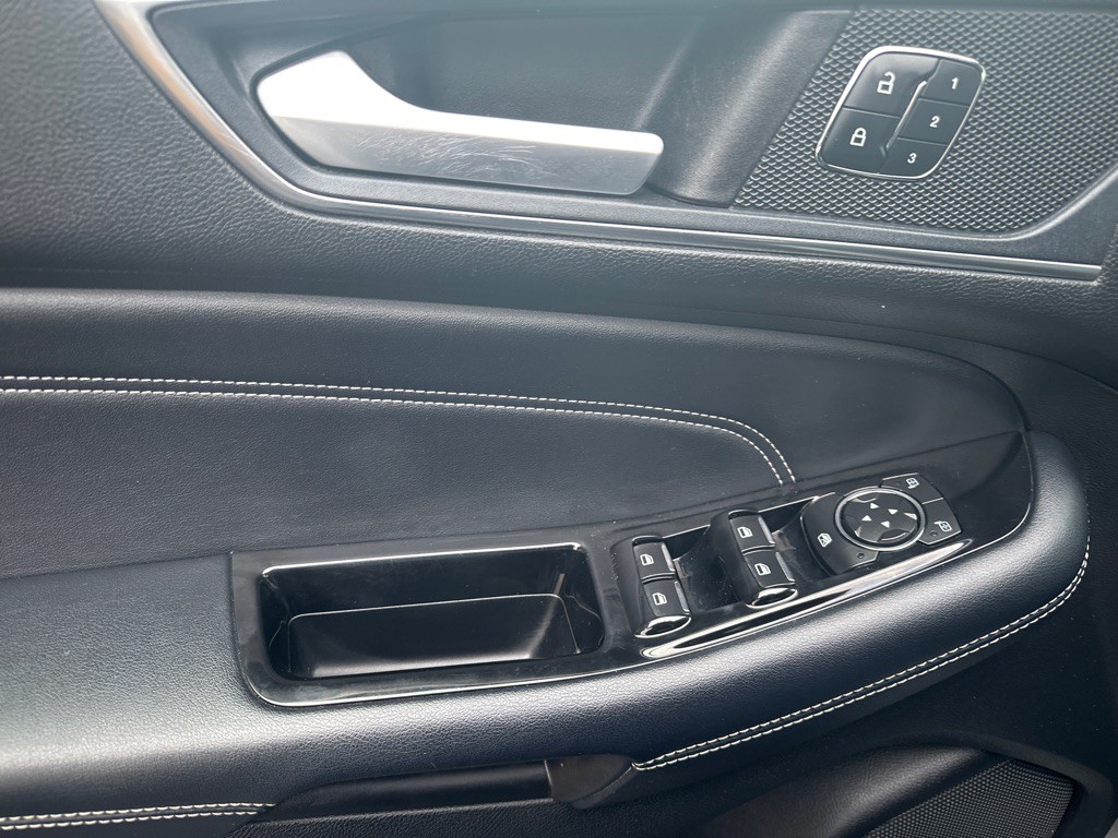 2018 Ford Edge Image 18