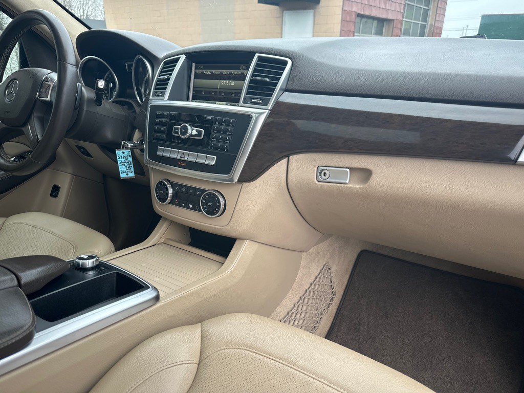 2015 Mercedes-Benz M-Class Image 8