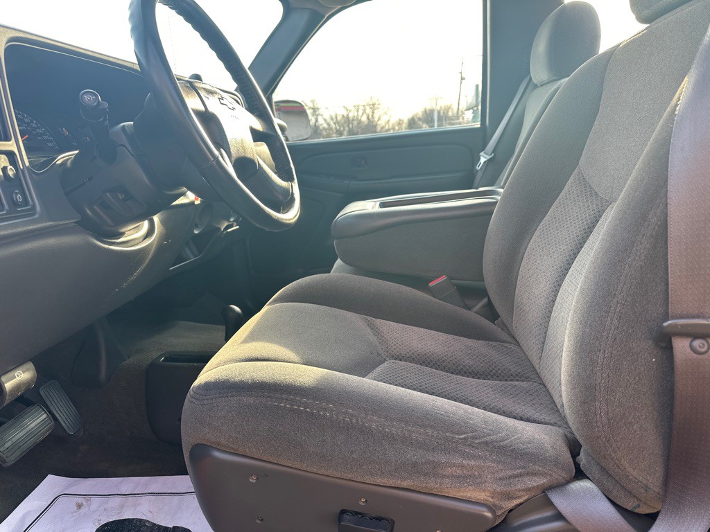 2005 Chevrolet Silverado 1500 Image 2