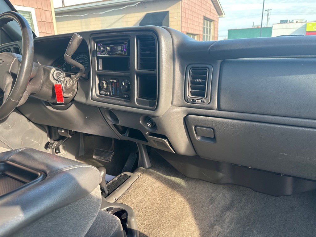 2005 Chevrolet Silverado 1500 Image 11