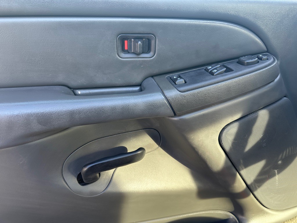 2005 Chevrolet Silverado 1500 Image 18