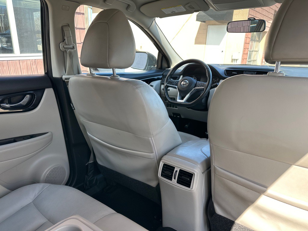 2017 Nissan Rogue Image 13