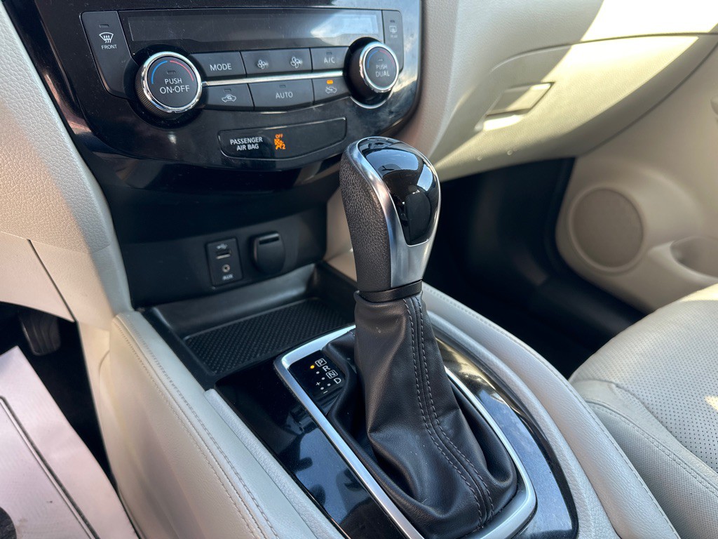 2017 Nissan Rogue Image 23