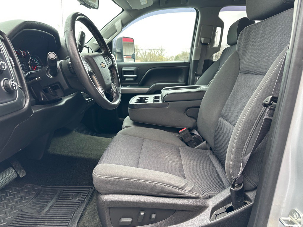 2017 Chevrolet Silverado 1500 Image 2