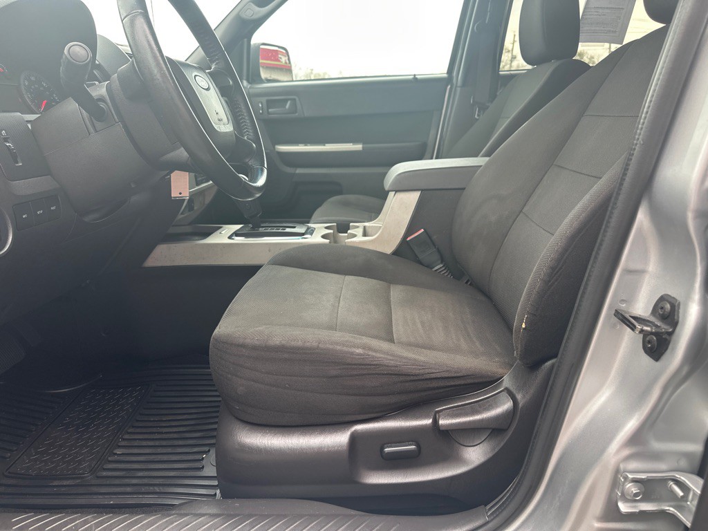 2010 Ford Escape Image 2