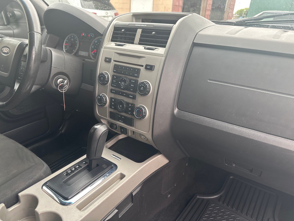 2010 Ford Escape Image 8
