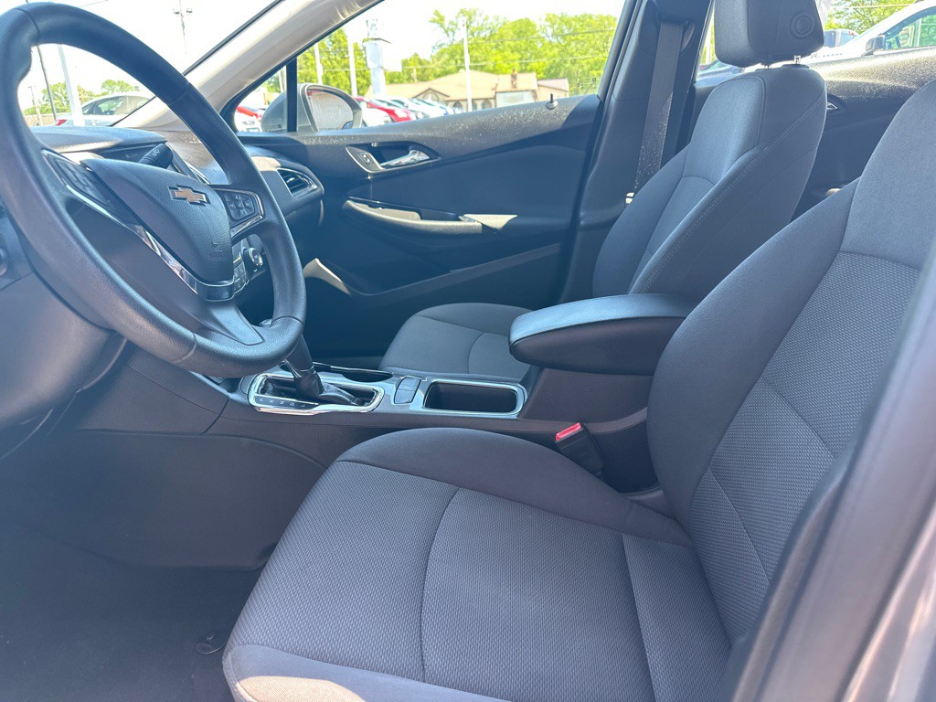 2018 Chevrolet Cruze Image 2