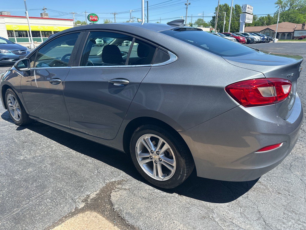 2018 Chevrolet Cruze Image 3