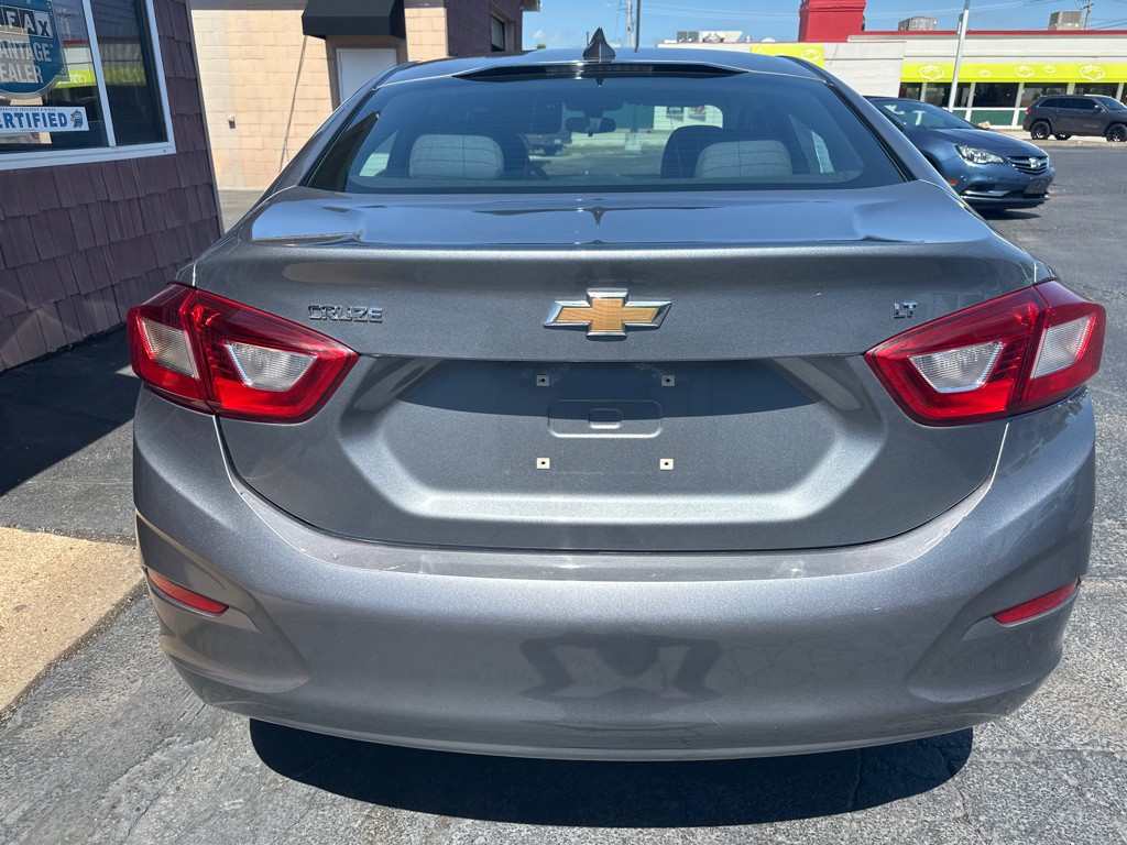 2018 Chevrolet Cruze Image 4