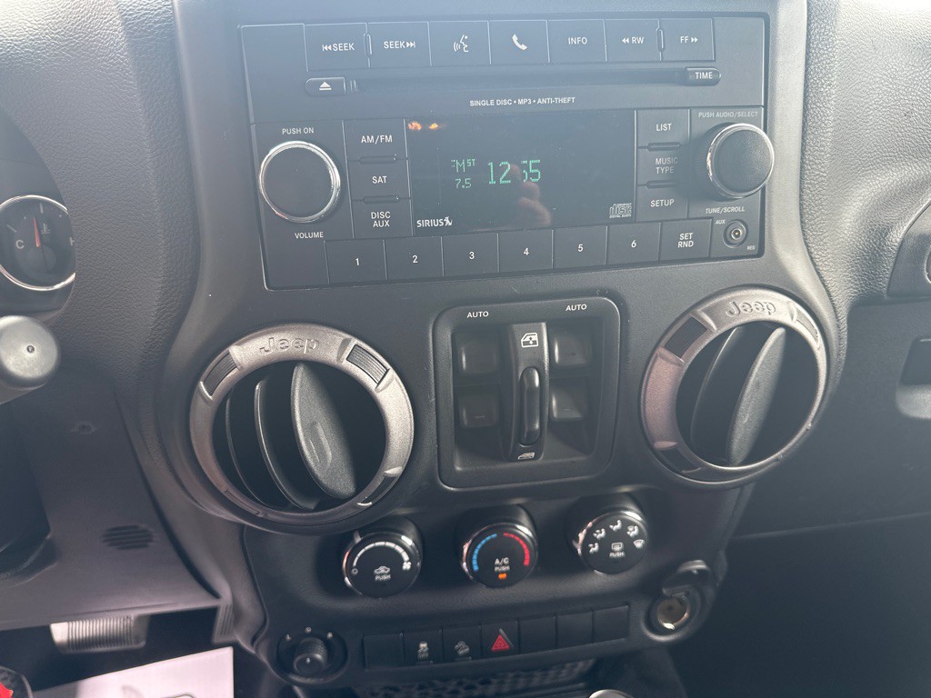 2012 Jeep Wrangler Unlimited Image 23