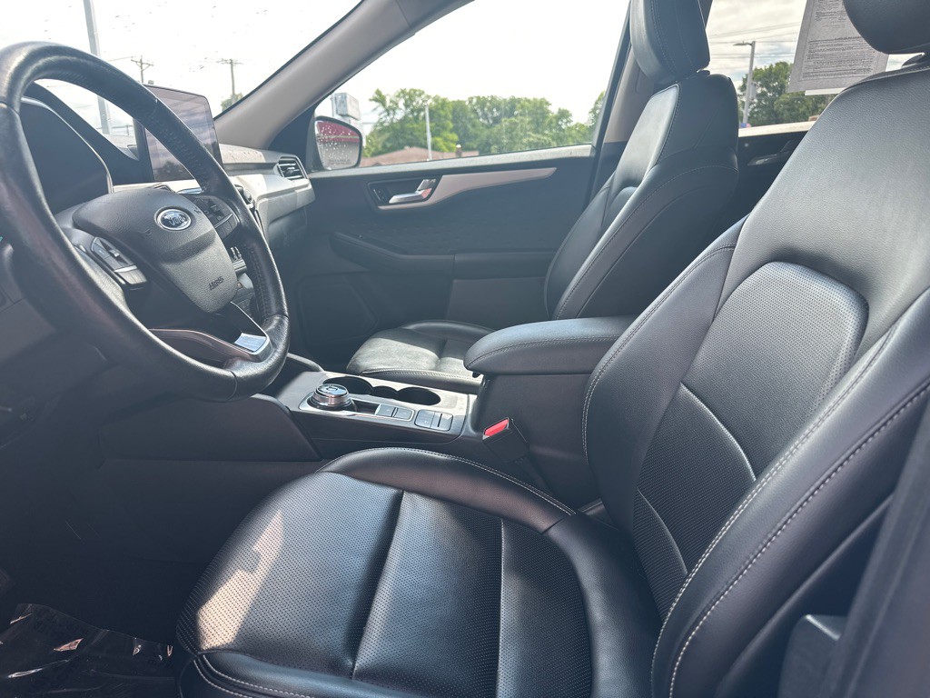 2020 Ford Escape Image 2