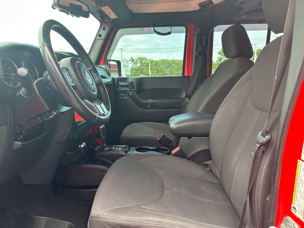 2013 Jeep Wrangler Unlimited Image 2