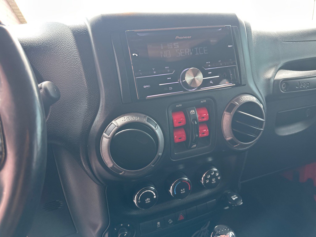 2013 Jeep Wrangler Unlimited Image 25