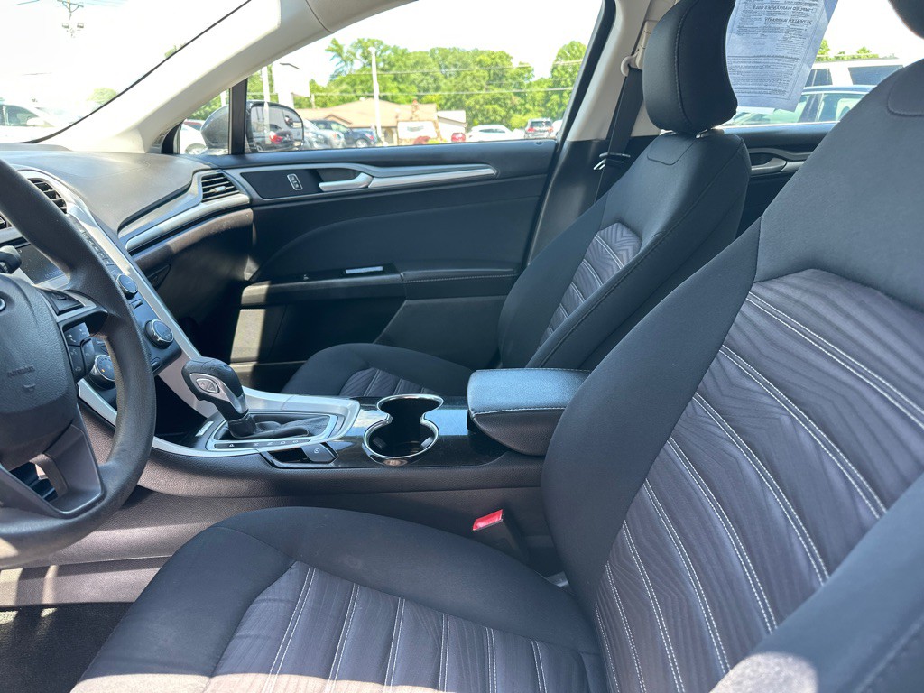 2016 Ford Fusion Image 2