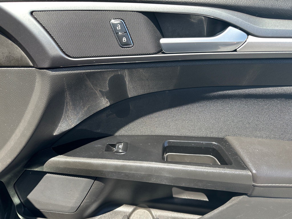 2016 Ford Fusion Image 12