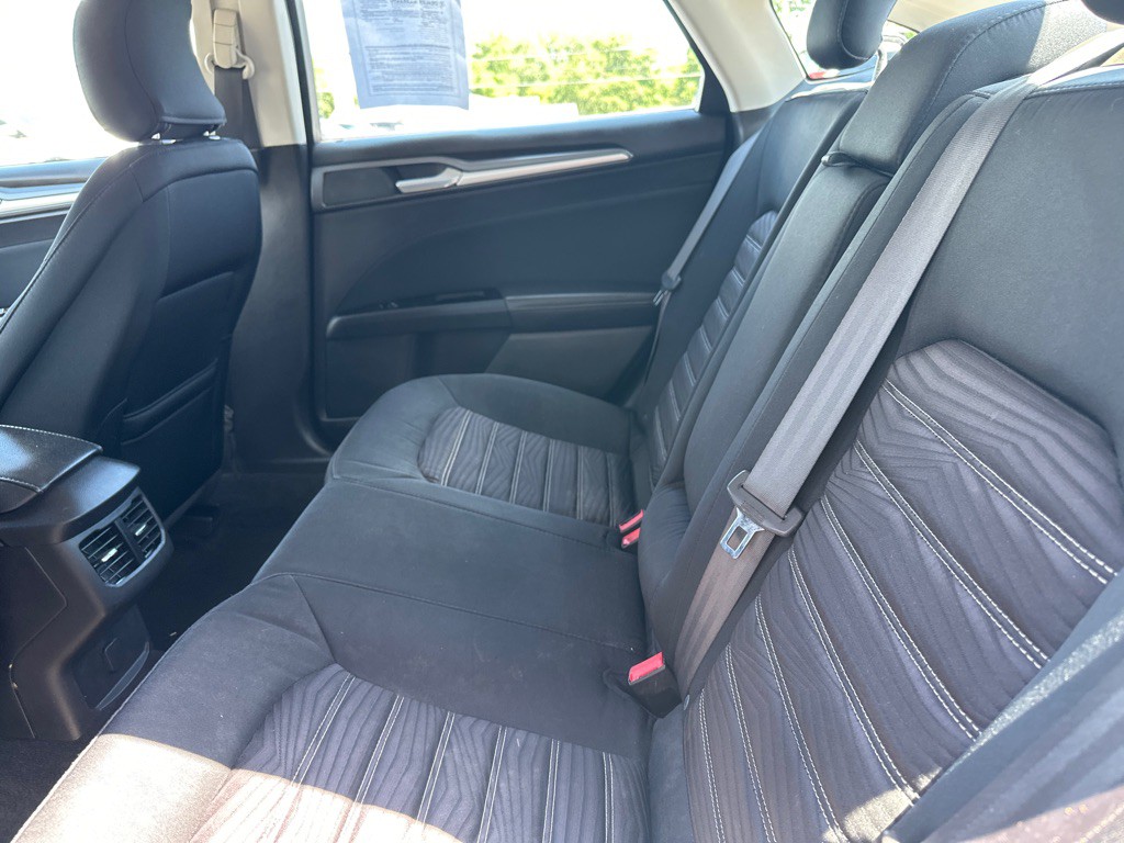 2016 Ford Fusion Image 17
