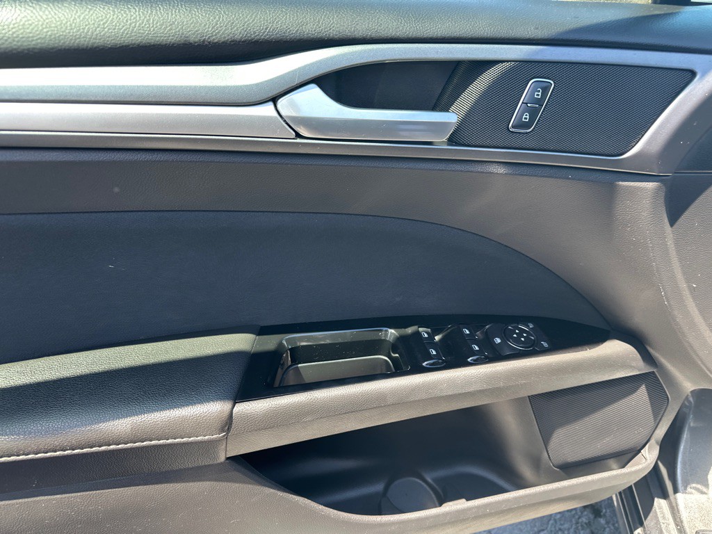 2016 Ford Fusion Image 18