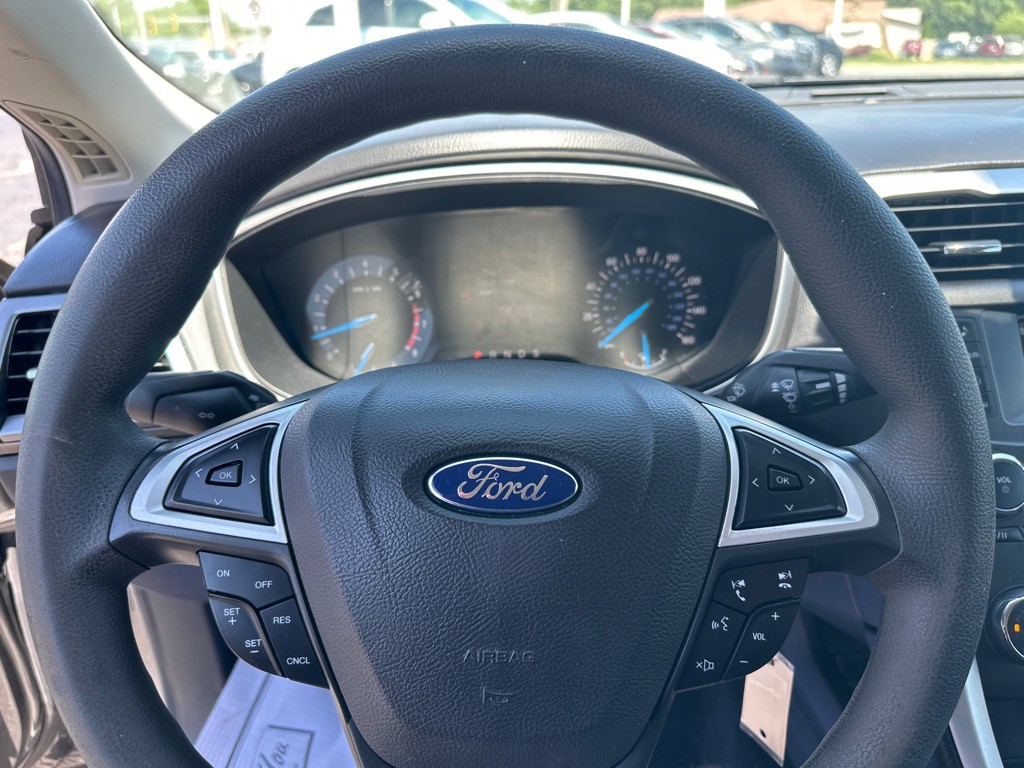 2016 Ford Fusion Image 23