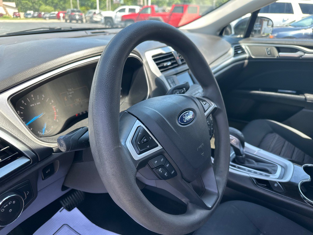 2016 Ford Fusion Image 24